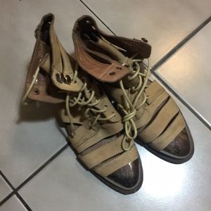 Jeffrey Campbell Slashed Cap Toe Size 6.5